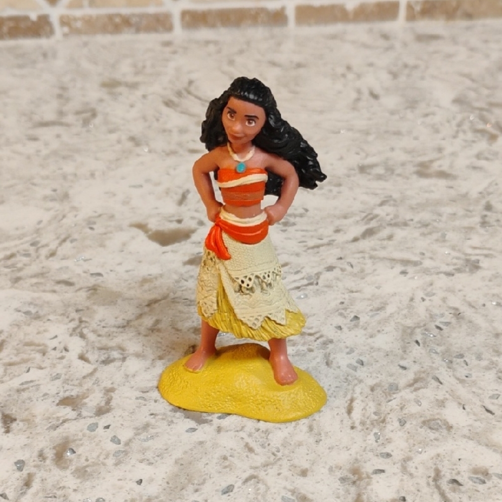 Disney Moana Figurine - Orange and Yellow